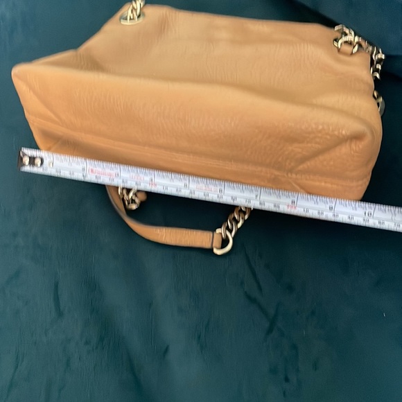 Camel color Michael kors bag - Picture 6 of 8